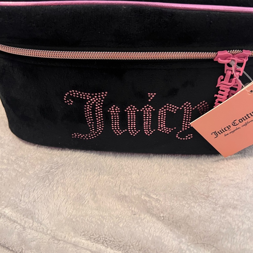 NWT: JUICY COUTURE COSMETICS BAG